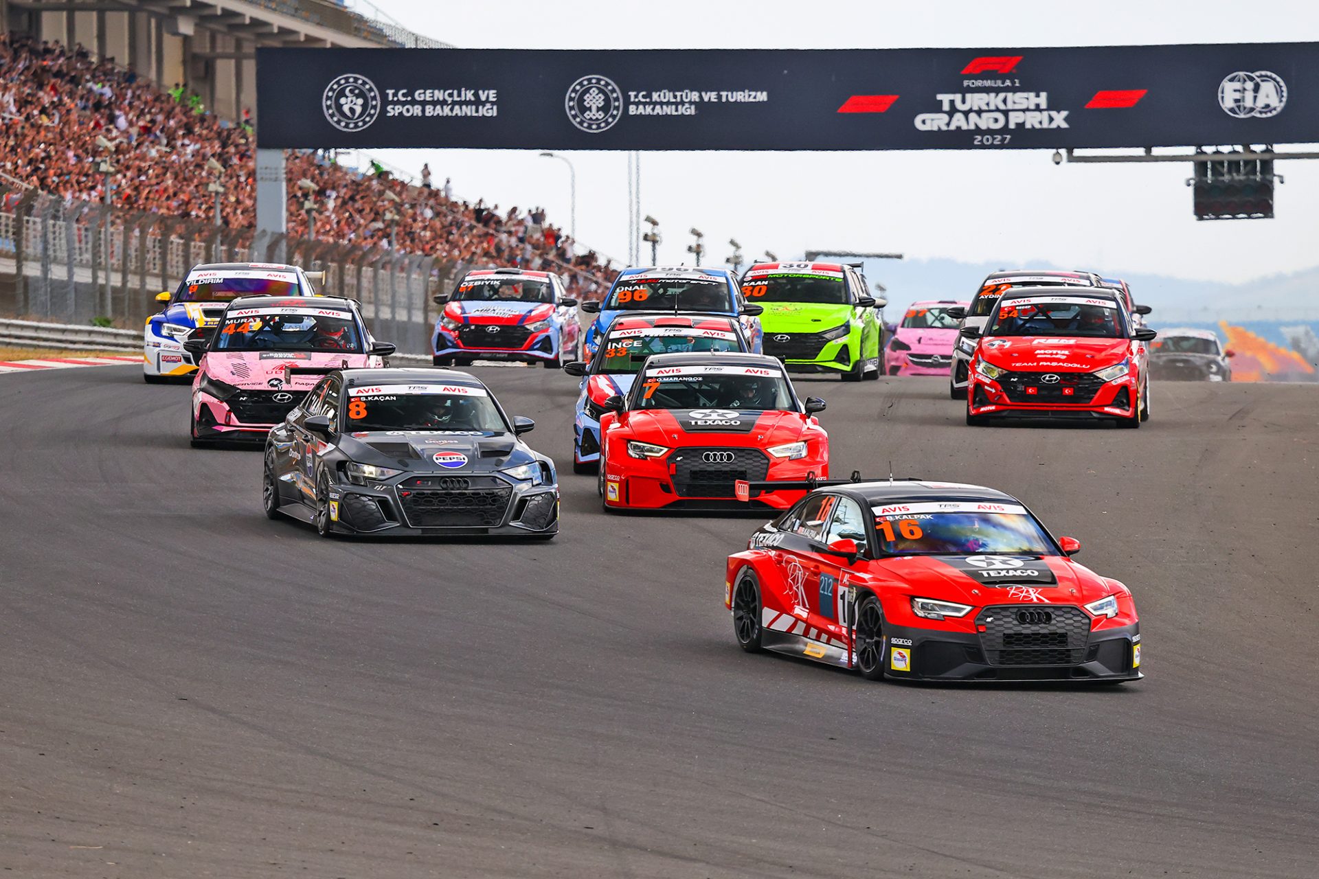 Zafer Kupası yarış otomobilleri TOSFED İstanbul Park pistinde
